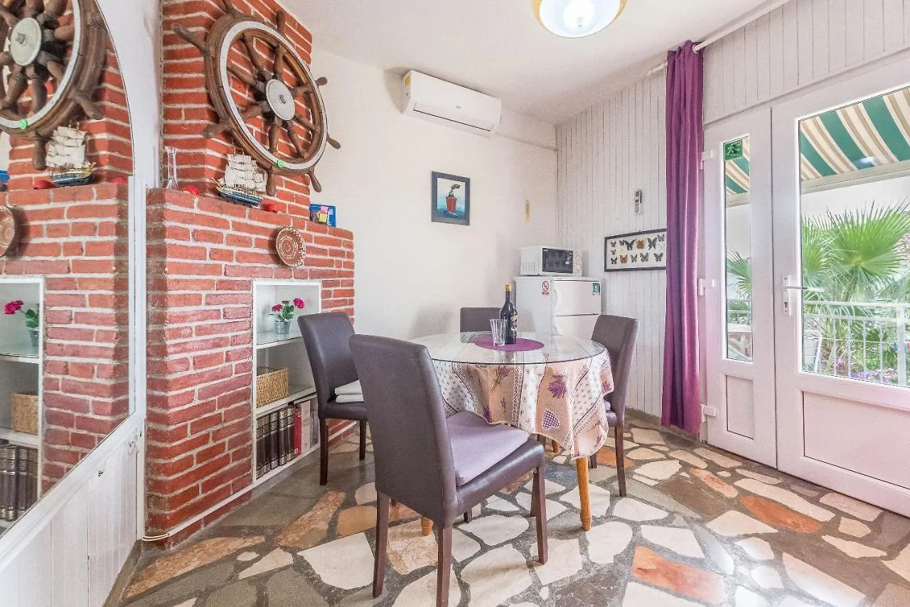 Apartments Branko Trogir 0*,  Kroatien