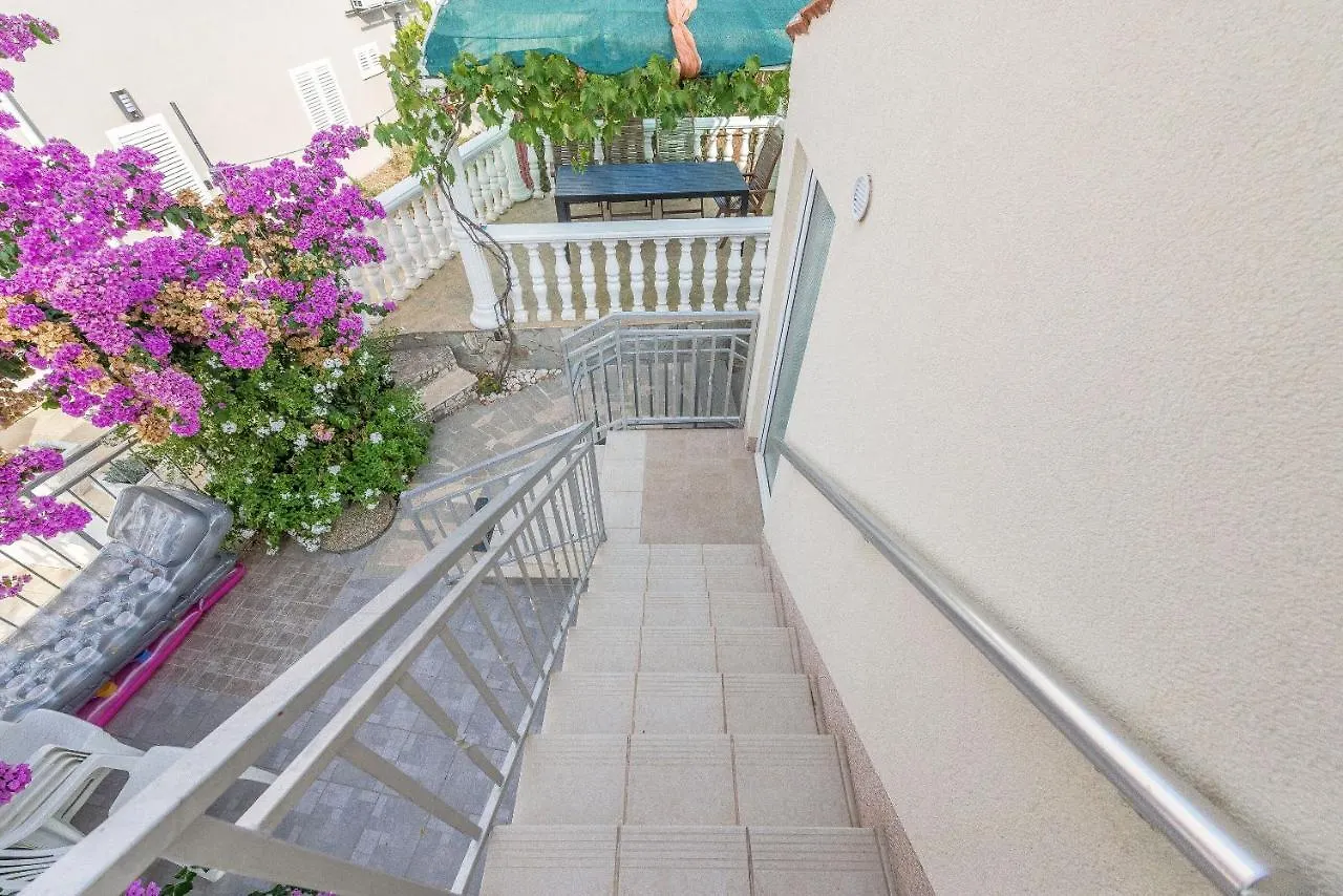 Apartments Branko Trogir 0*,