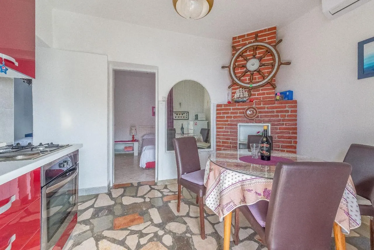 Apartments Branko Trogir 0*,