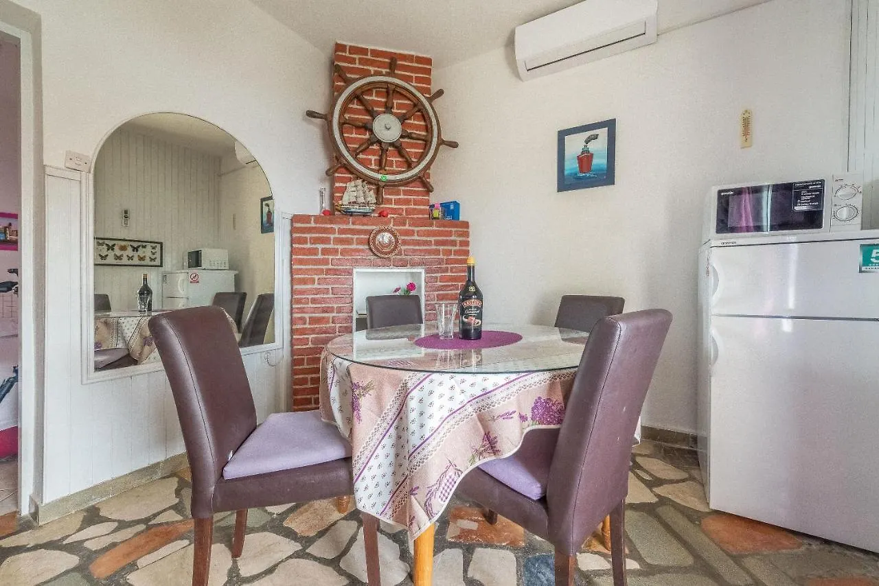 Apartments Branko Trogir 0*,  Kroatien