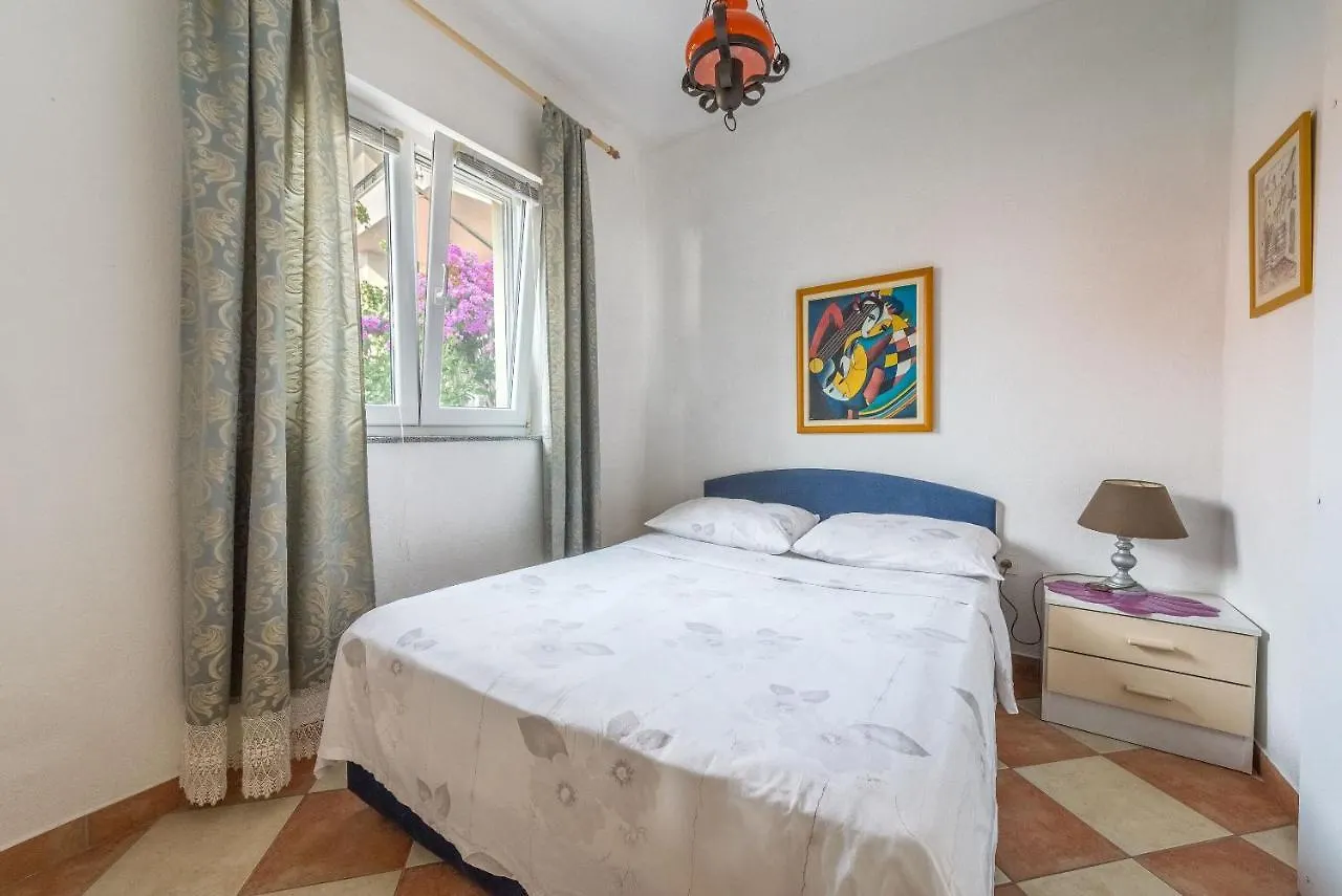 Apartments Branko Trogir 0*,